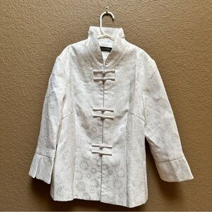 Elegant White Textured Women's Blazer